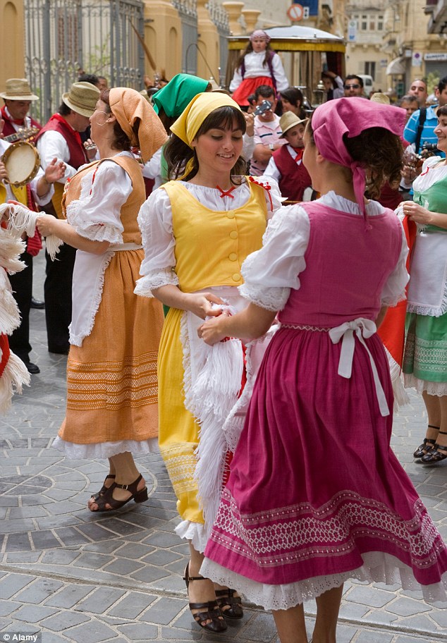 PerLaMare_Folk_dances_Malta