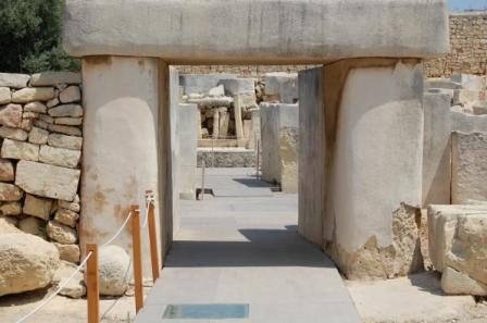 Строительство дорожек в храме Tarxien